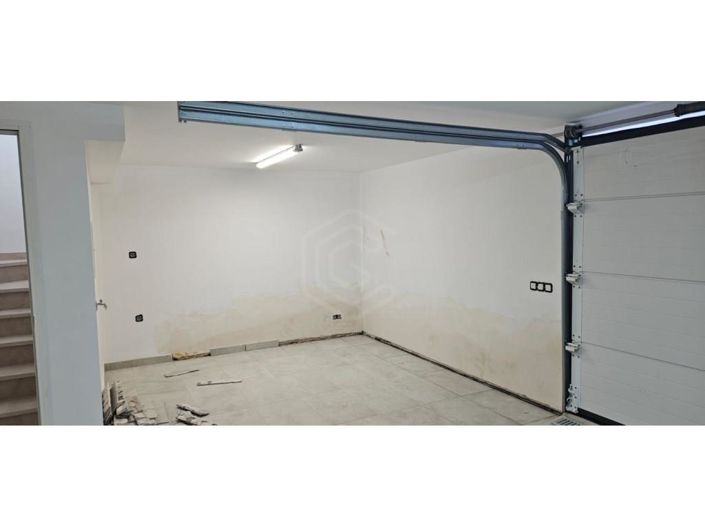 Image No.24-3 Bed House for sale