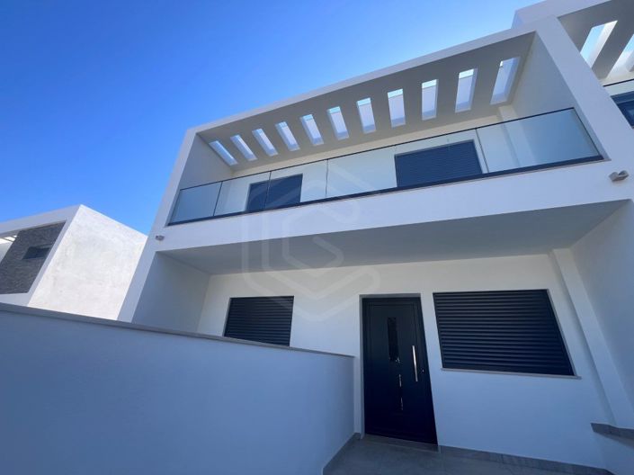 Image No.26-3 Bed House for sale