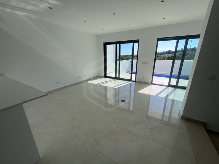 Image No.8-3 Bed House for sale