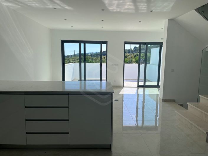 Image No.9-3 Bed House for sale