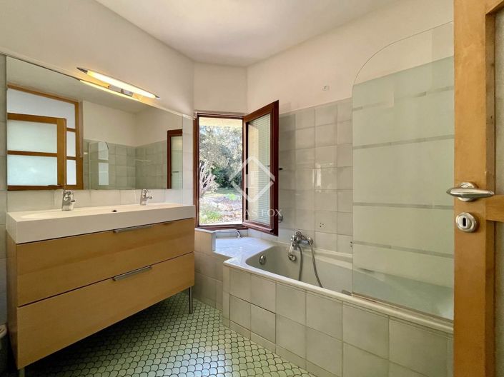 Image No.11-5 Bed House for sale