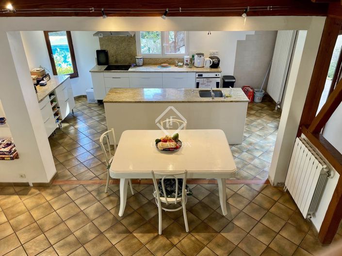 Image No.17-5 Bed House for sale