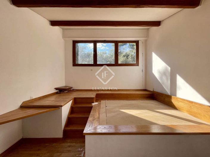 Image No.24-5 Bed House for sale