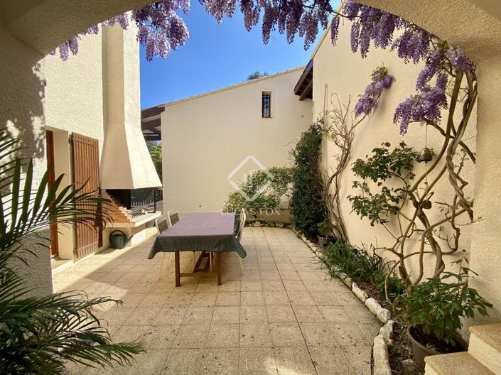 Image No.5-5 Bed House for sale