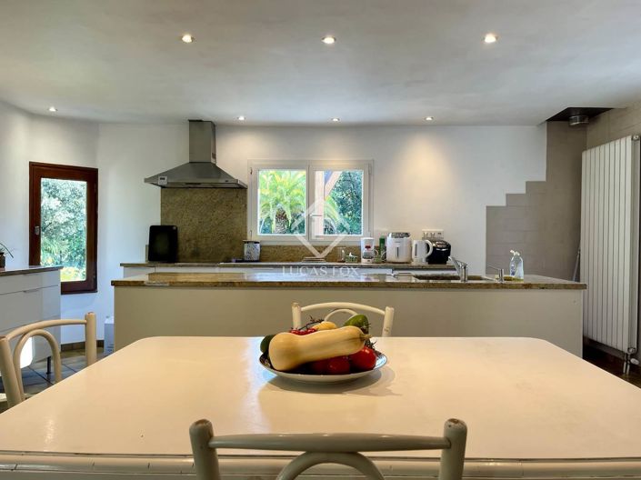 Image No.6-5 Bed House for sale