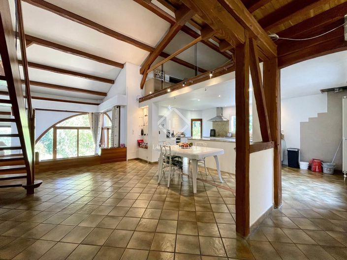 Image No.8-5 Bed House for sale