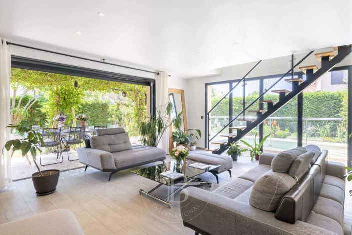 Image No.3-6 Bed House for sale