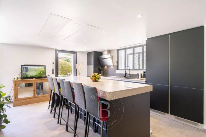 Image No.4-6 Bed House for sale