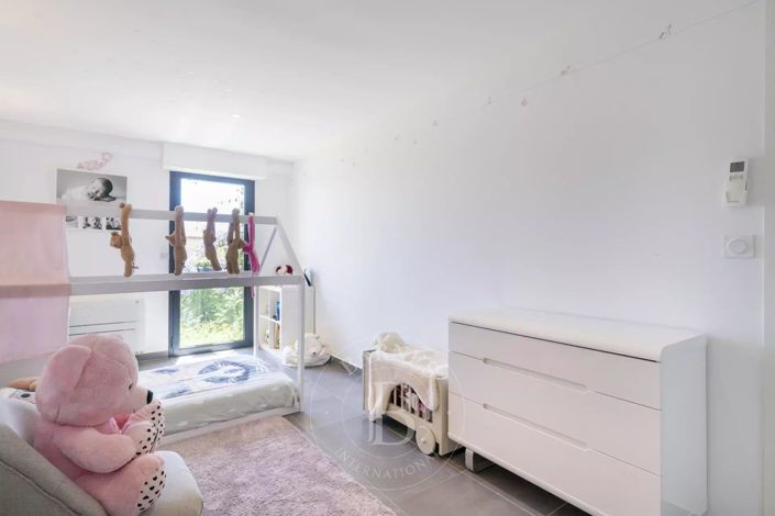 Image No.7-6 Bed House for sale