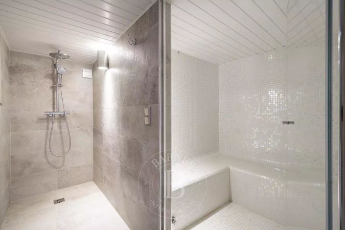 Image No.8-6 Bed House for sale