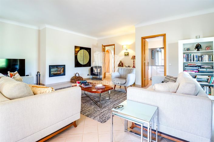 Image No.11-3 Bed House for sale