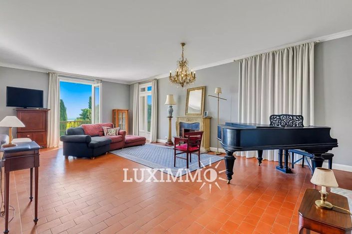 Image No.4-10 Bed House for sale