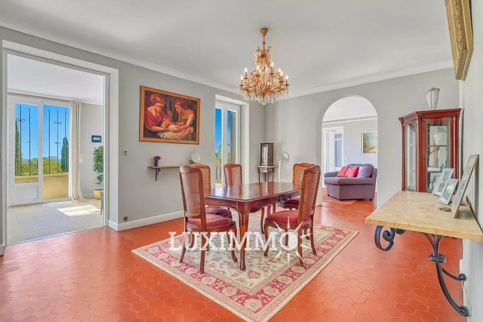 Image No.6-10 Bed House for sale