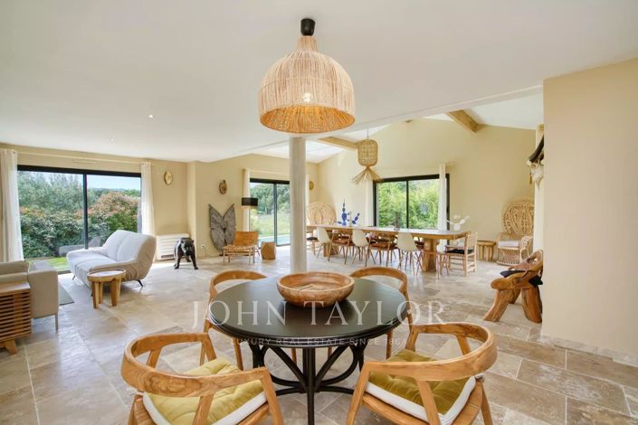 Image No.2-4 Bed House for sale