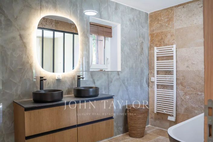 Image No.6-4 Bed House for sale