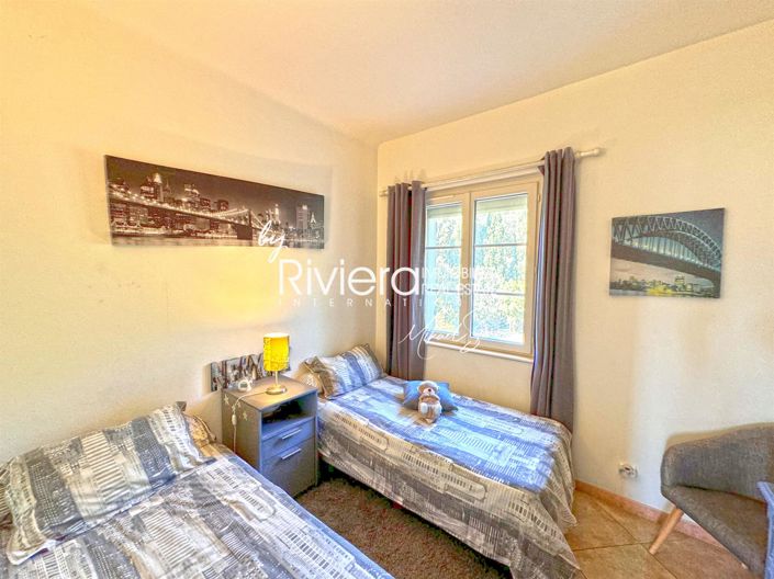 Image No.17-5 Bed House for sale