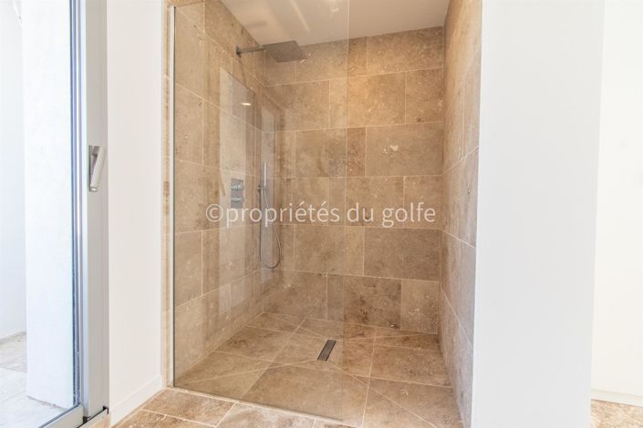 Image No.17-4 Bed House for sale