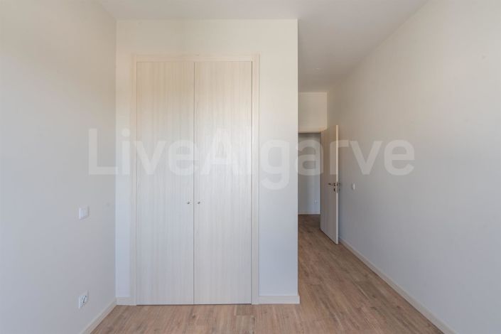 Image No.19-4 Bed Apartment for sale