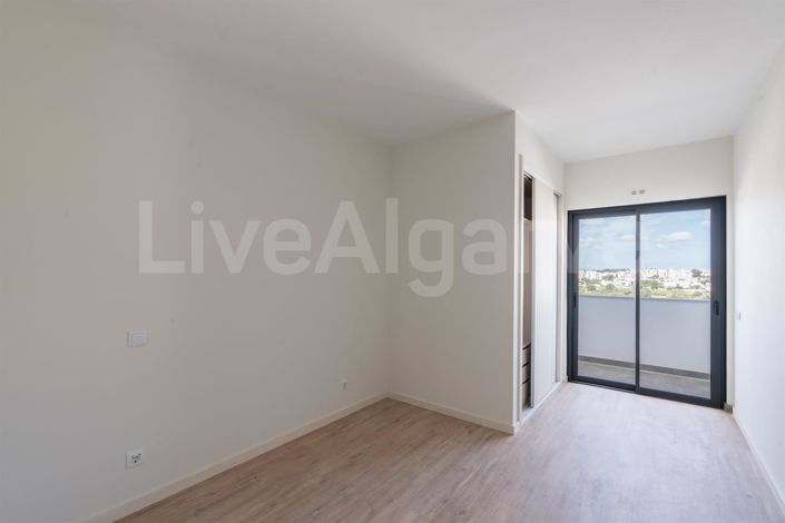 Image No.21-4 Bed Apartment for sale