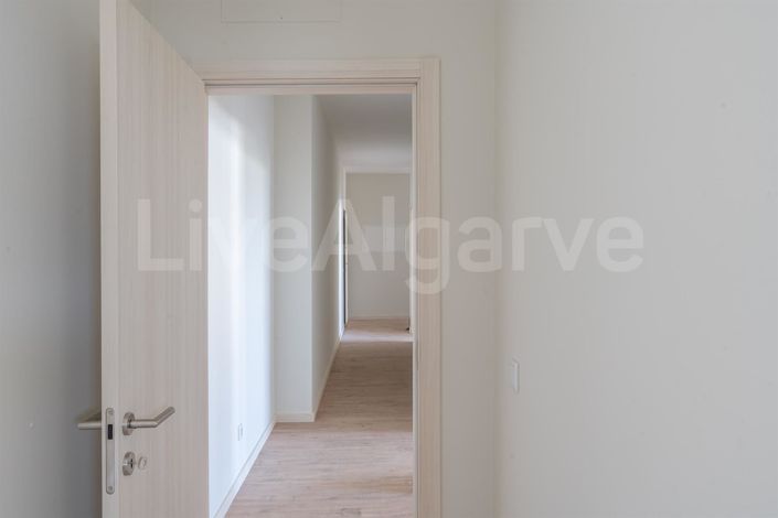 Image No.25-4 Bed Apartment for sale