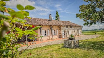 1 - Agen, Property