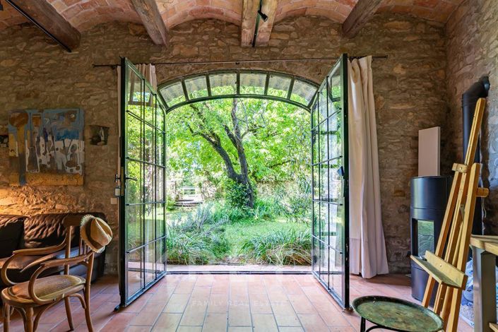 Image No.6-4 Bed Property for sale