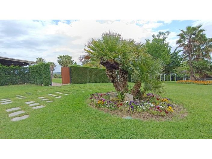 Image No.14-3 Bed House for sale