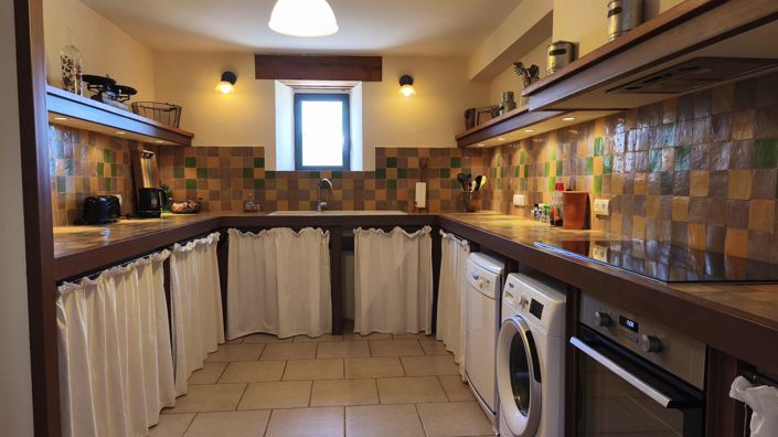 Image No.24-9 Bed House for sale