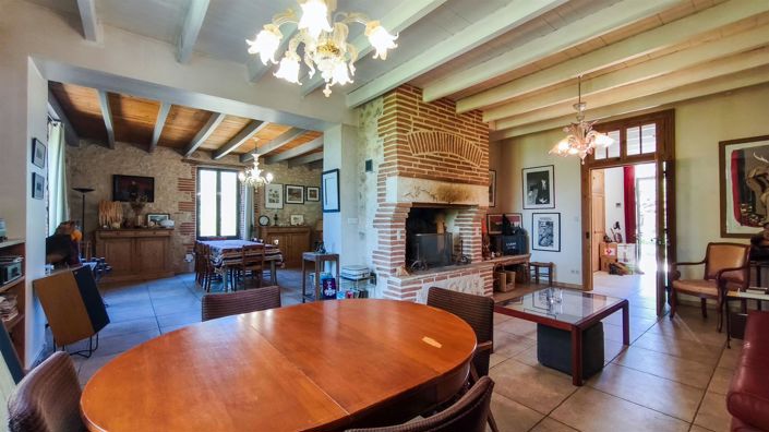 Image No.8-9 Bed House for sale