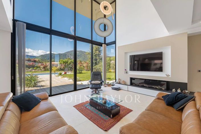 Image No.1-4 Bed House for sale