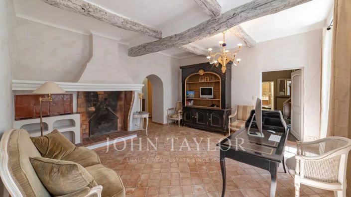 Image No.15-9 Bed House for sale