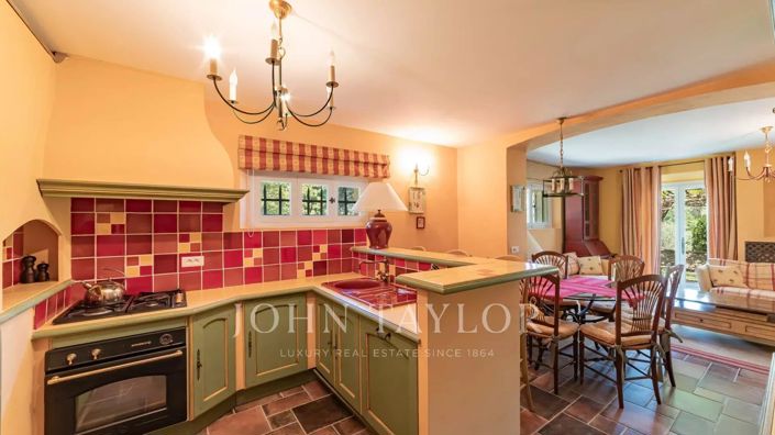 Image No.18-9 Bed House for sale