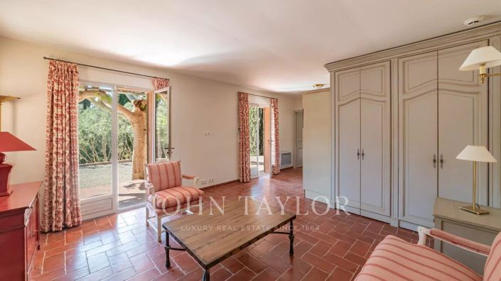 Image No.20-9 Bed House for sale