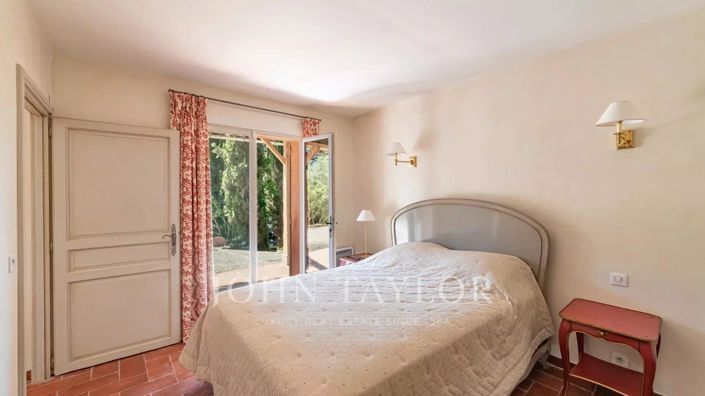 Image No.22-9 Bed House for sale