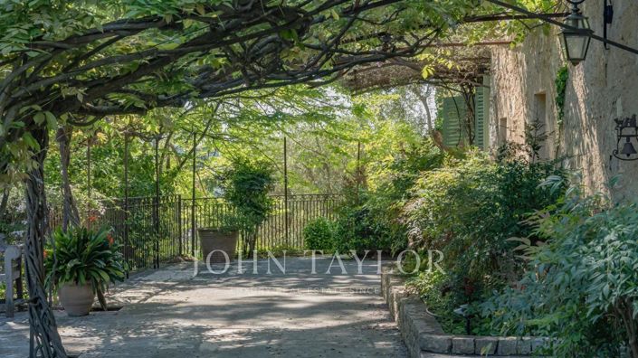 Image No.8-9 Bed House for sale