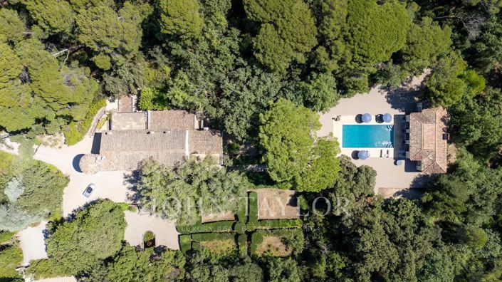 Image No.3-10 Bed Property for sale