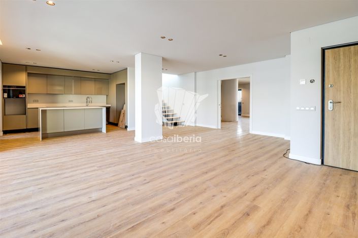 Image No.10-5 Bed Apartment for sale