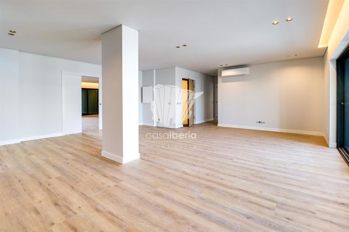 Image No.15-5 Bed Apartment for sale