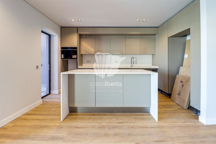 Image No.21-5 Bed Apartment for sale