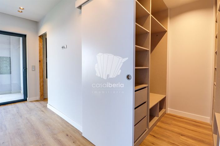 Image No.34-5 Bed Apartment for sale