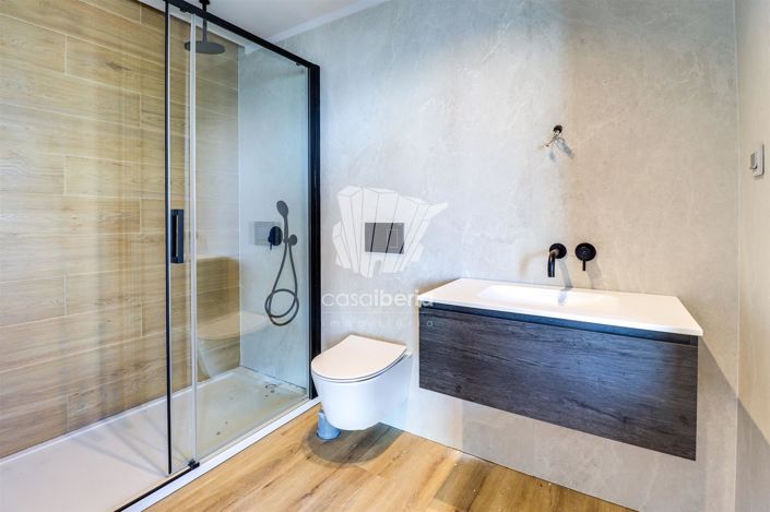 Image No.38-5 Bed Apartment for sale