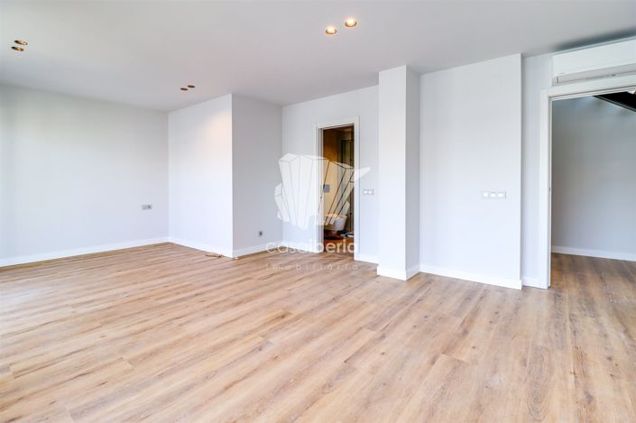 Image No.39-5 Bed Apartment for sale