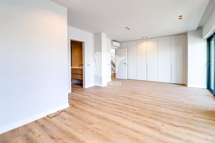 Image No.41-5 Bed Apartment for sale