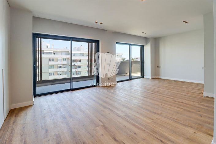 Image No.45-5 Bed Apartment for sale