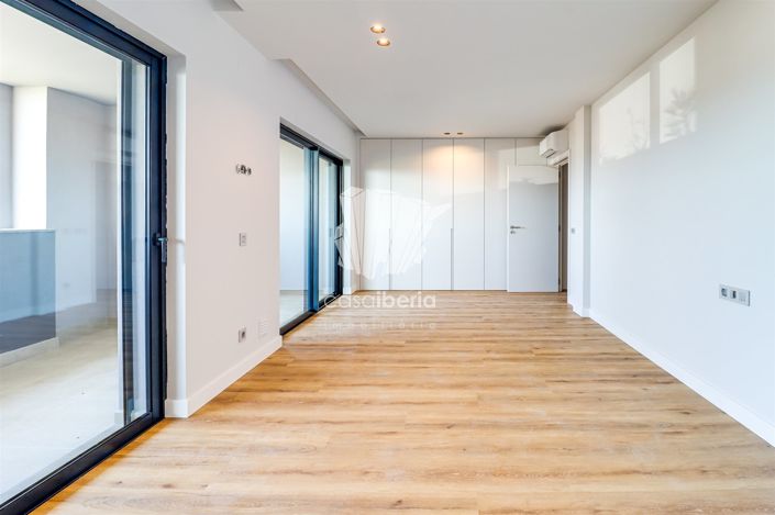 Image No.50-5 Bed Apartment for sale