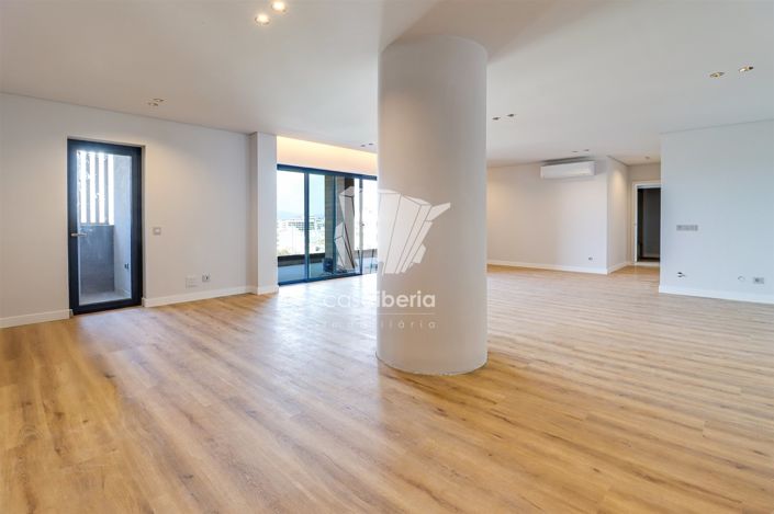 Image No.56-5 Bed Apartment for sale