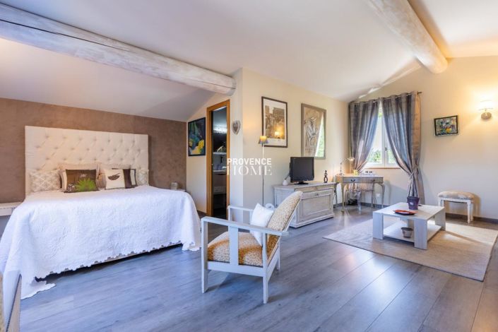 Image No.9-5 Bed House for sale