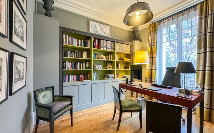 Image No.8-5 Bed Property for sale