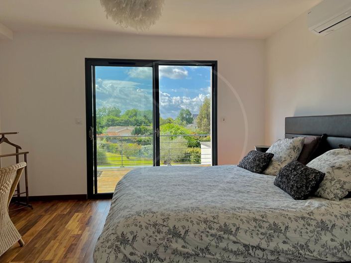 Image No.11-5 Bed House for sale