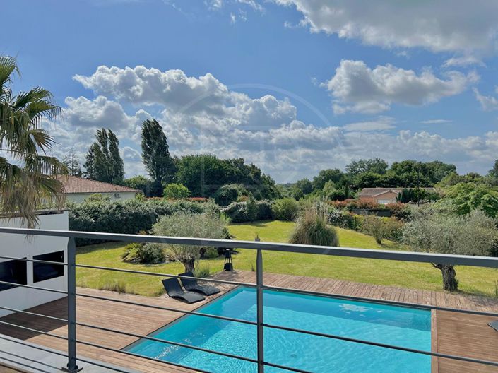 Image No.12-5 Bed House for sale